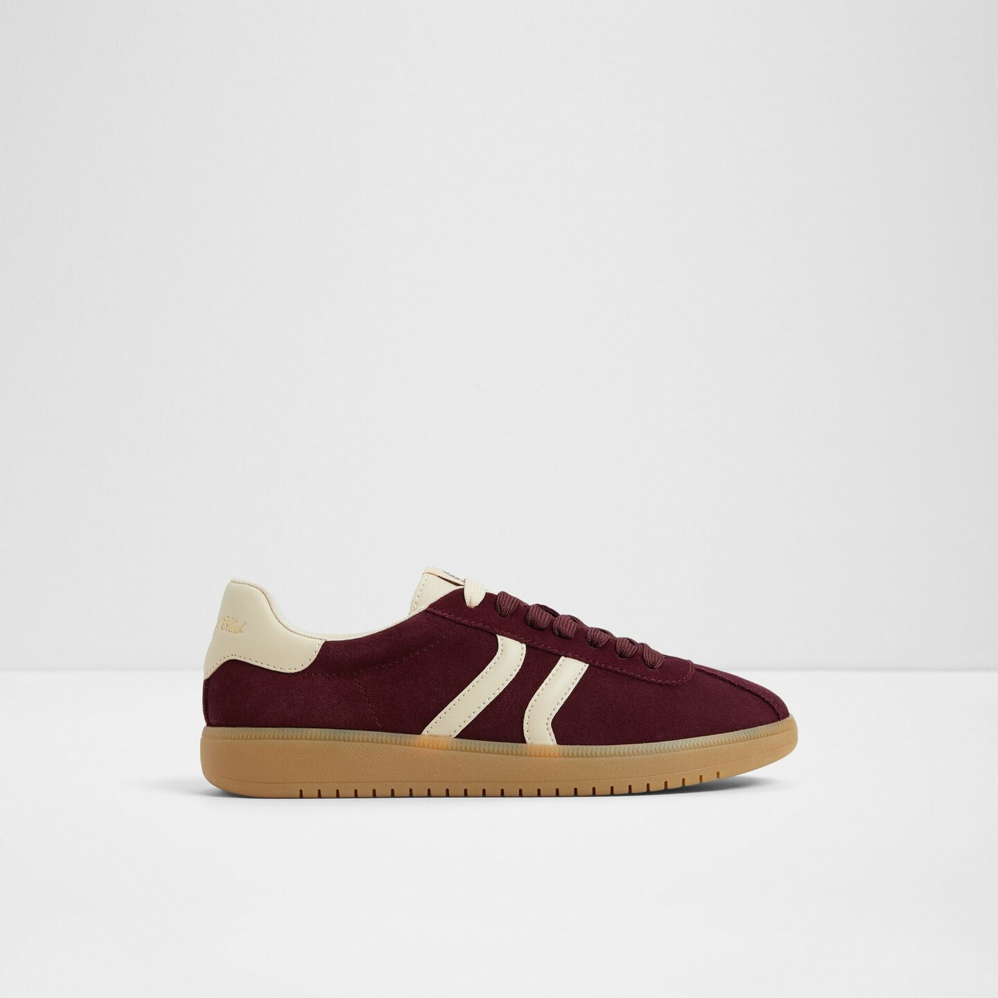CHICSNEAKER